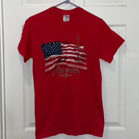 Gildan Other - Gildan American Flag Print Shirt